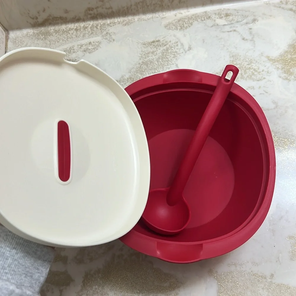 Tupperware Legacy Soup Server Bowl w/ Ladle 7 1/2 Cups - Picture 5 of 8
